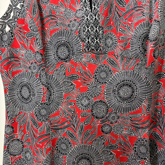 Floral Sleeveless Dress - Red and Gray - Picture 4 of 6